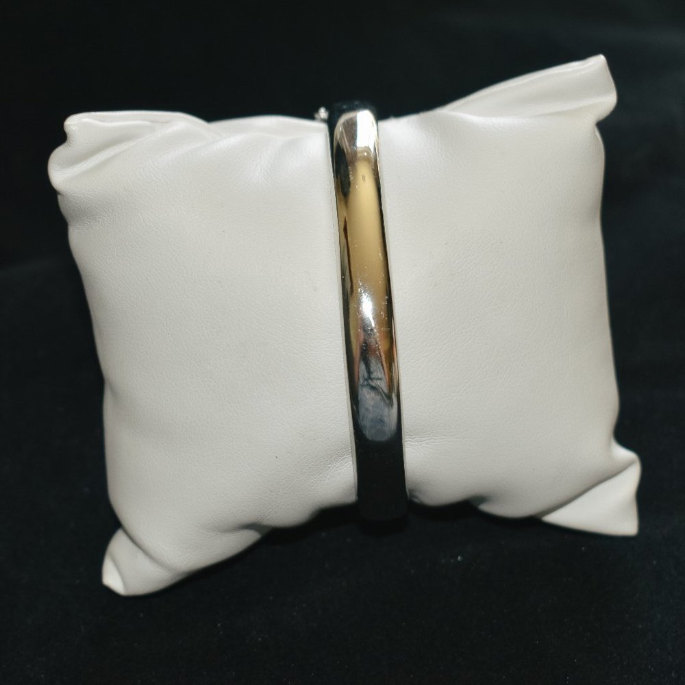 Silver Round Bangle with Chain Clapse